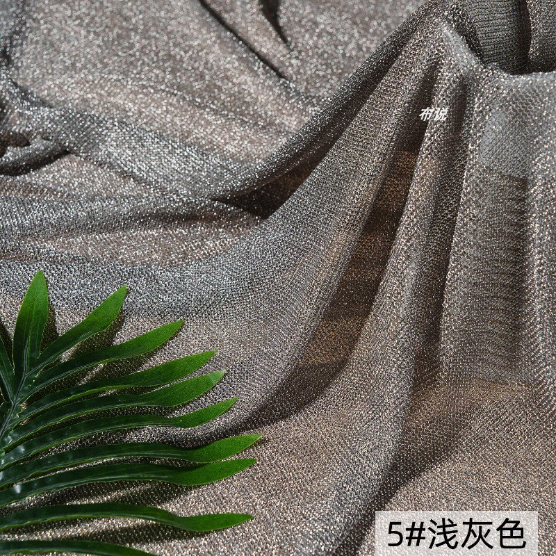 قماش رمادي فاتح بخيوط معدنية،  - مراجعة Crystal Mesh Fabric وسعره