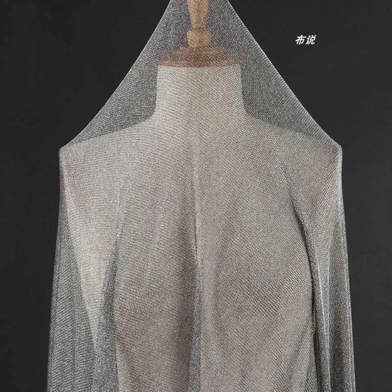 قماش رمادي فاتح بخيوط معدنية،  - مراجعة Crystal Mesh Fabric وسعره