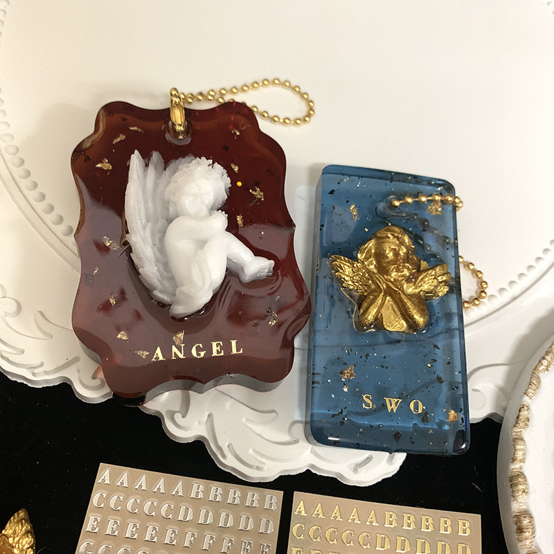 قطعتان من حروف الأبجدية المعدن - مراجعة Craft Embellishment وسعره